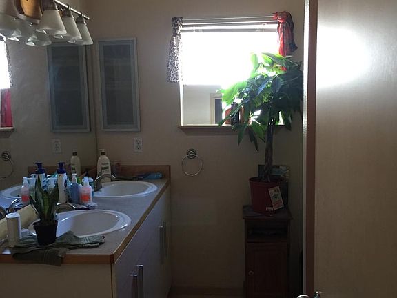 4th image of 6618B Corson Ave S