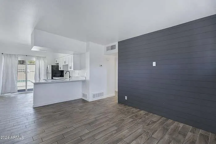 2 bed, 820 sqft, $1,750 — Photo 2