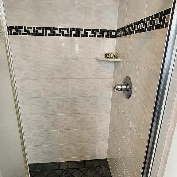 13741 Sussex Ave — Photo 44