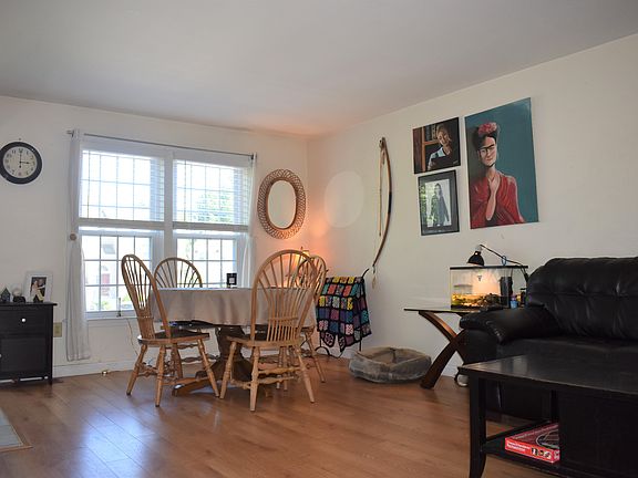 3rd image of 7 Sundown Dr Unit D