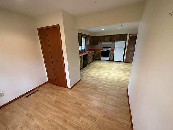 5th image of 734 Kenwood Dr