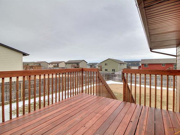 5th image of 740 Radial Ln