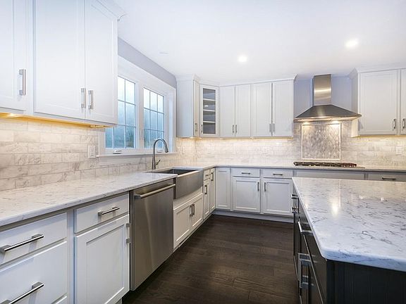 3rd image of 6 Screenhouse Ln