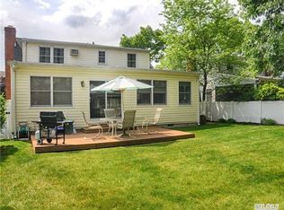 42 Chapin Ave, Merrick, NY 11566