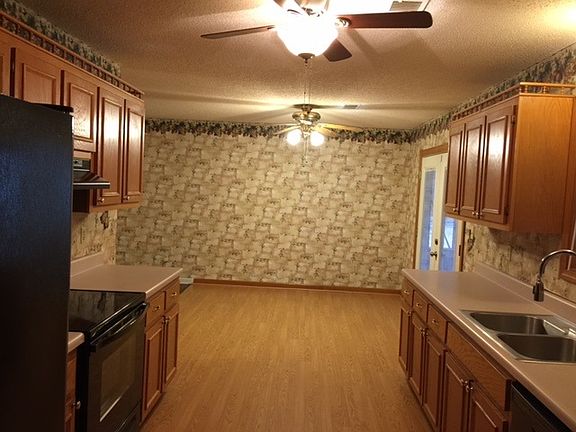 3rd image of 280 Brenda Dr