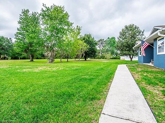 Front yard view