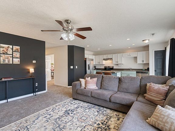 4th image of 819 W Anson Dr