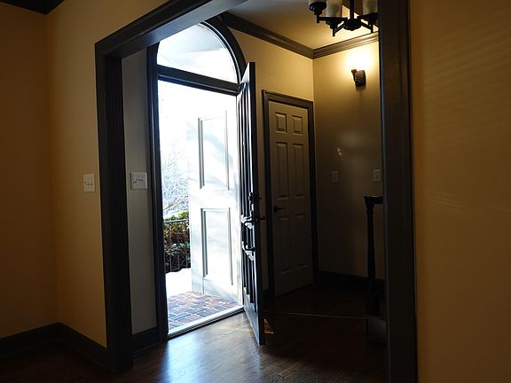 4th image of 311 Patchen Dr