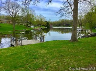 18 Holly Ct, Taylorville, IL 62568