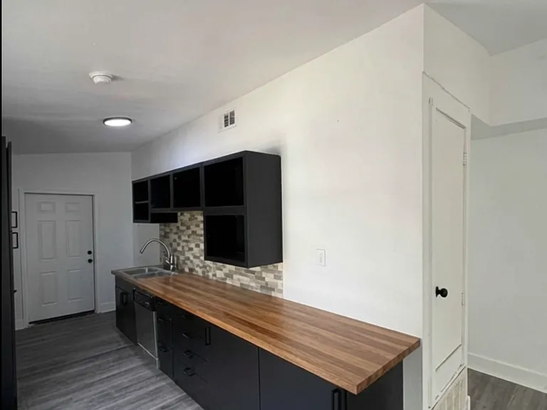 903 Evergreen Dr — Photo 3