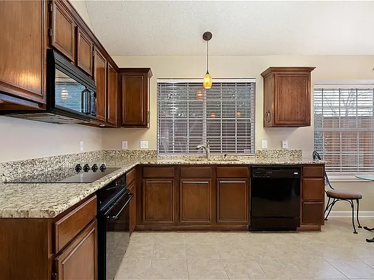 4249 Pinewood Dr — Photo 13