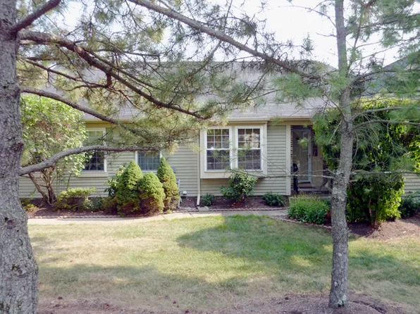 2 William Penn Ct, Monroe Township, NJ 08831