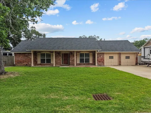 635 Meadowlawn Ave, Shoreacres, TX 77571