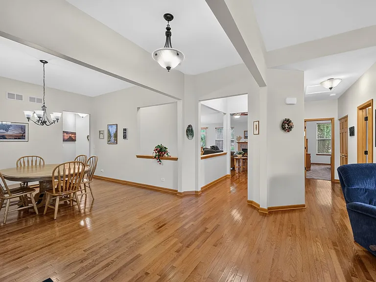 3565 Ayres Dr — Photo 3