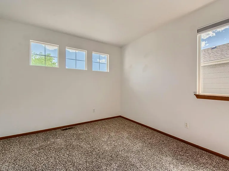 9528 High Cliffe St — Photo 12