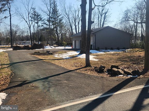 3rd image of 325 N Shady Retreat Rd