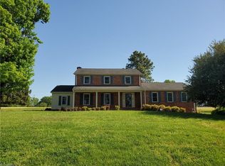 725 W Kapp St, Dobson, NC 27017