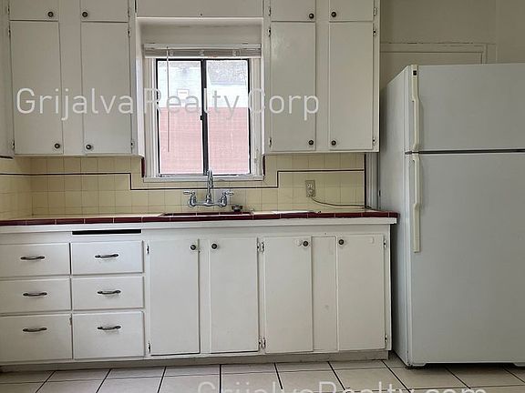 2nd image of 3220 E Blacklidge Dr #3224