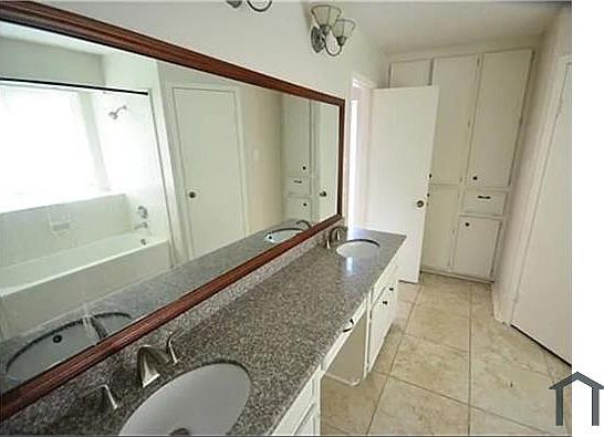 3rd image of 434 Elder Glen Dr
