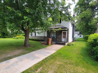 305 Garrison Ave, Larimore, ND 58251