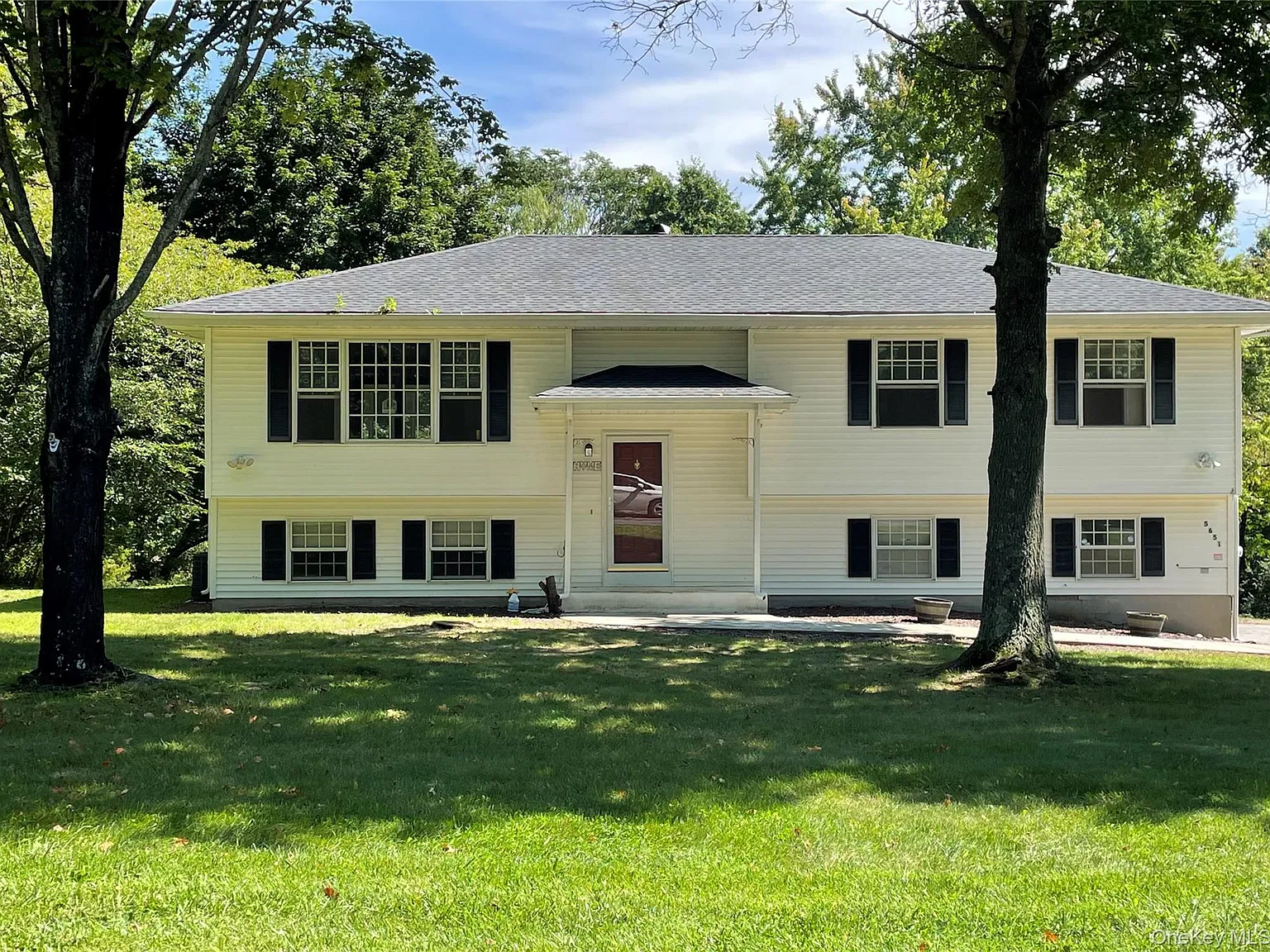 3 bed, 3.0 bath, 2436 sqft, $3,000 — Photo 1