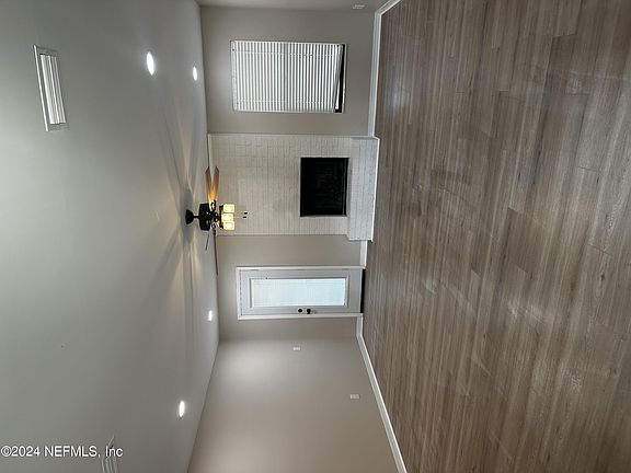 5th image of 820 ELMWOOD Street