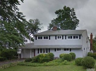 28 Arbor Ln, Hicksville, NY