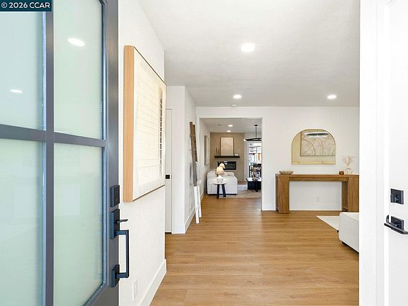 4th image of 293 Keeler Ct