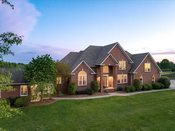 2723 Brenda St, Thompsons Station, TN 37179