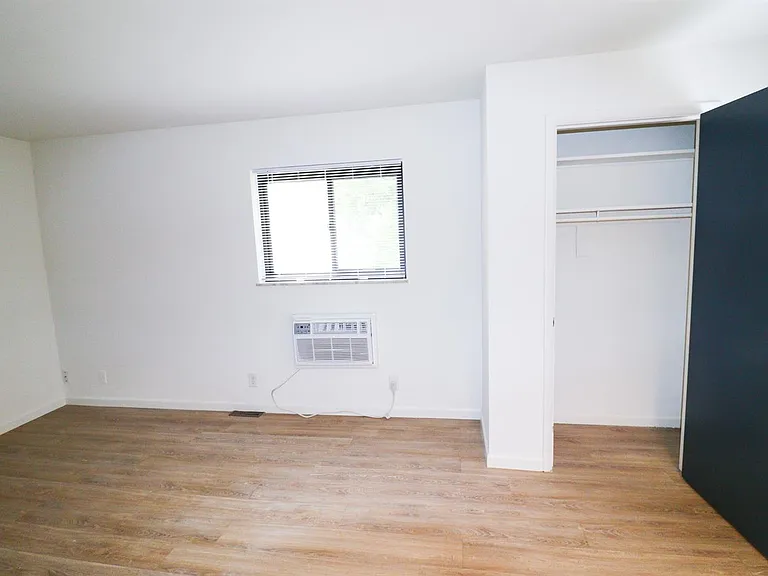 1818 Sutton Avenue — Photo 4
