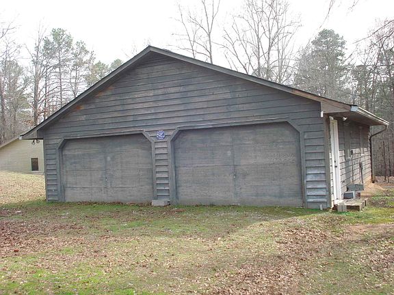 3rd image of 1020 Meadow Ln