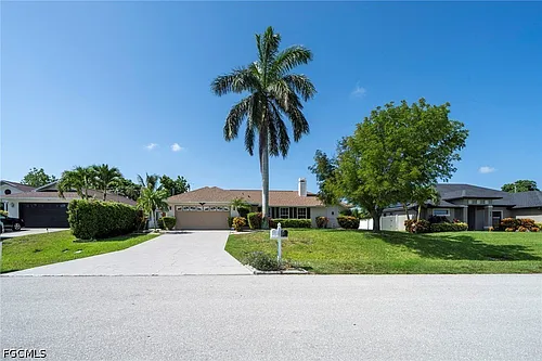 920 SW 28th Ter Photo 1