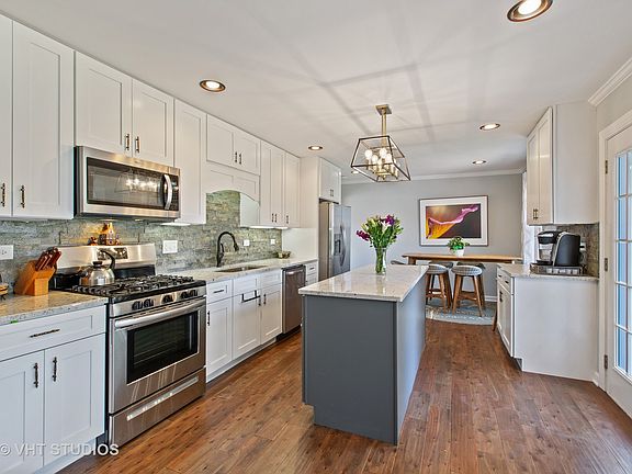 3rd image of 1033 Rosewood Ter