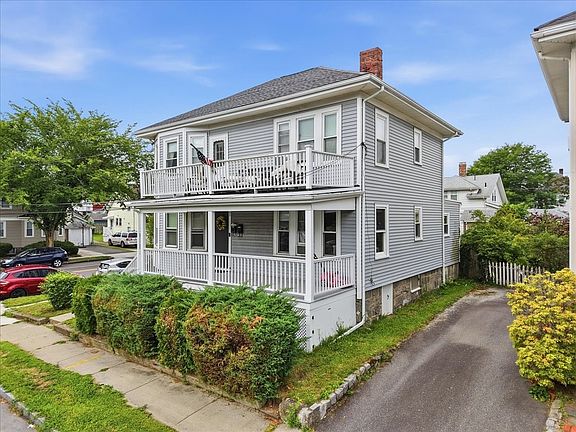 3rd image of 152 Davis St