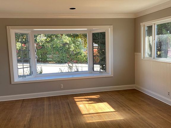 5th image of 369 Sierra Dr
