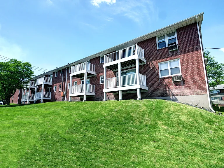 Riverhill Apartments — Photo 17