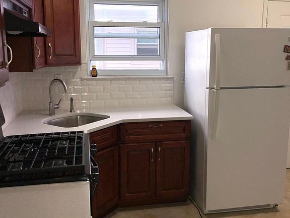 2nd image of 2052 Benson Ave