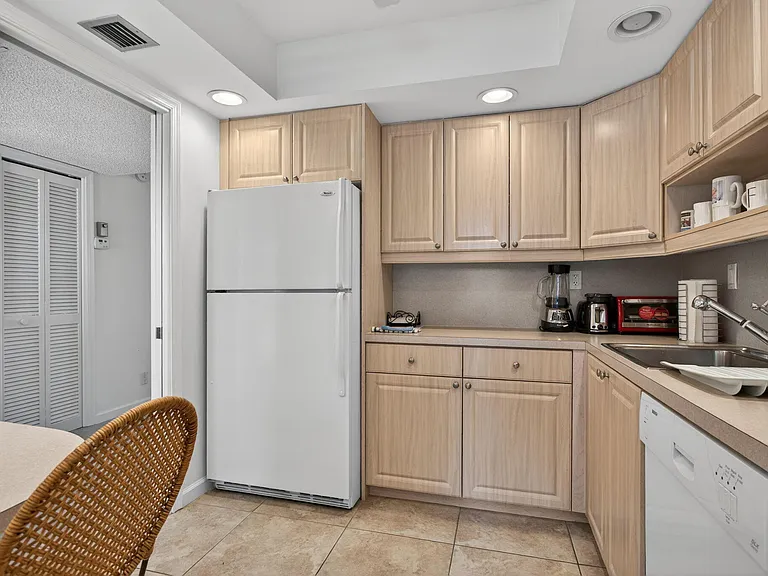 3150 NE 48th Ct #104 — Photo 9