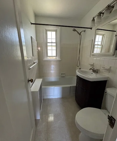 2475 Summer St #3L — Photo 6