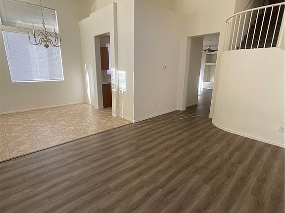 3rd image of 1505 Cimarron Crest St