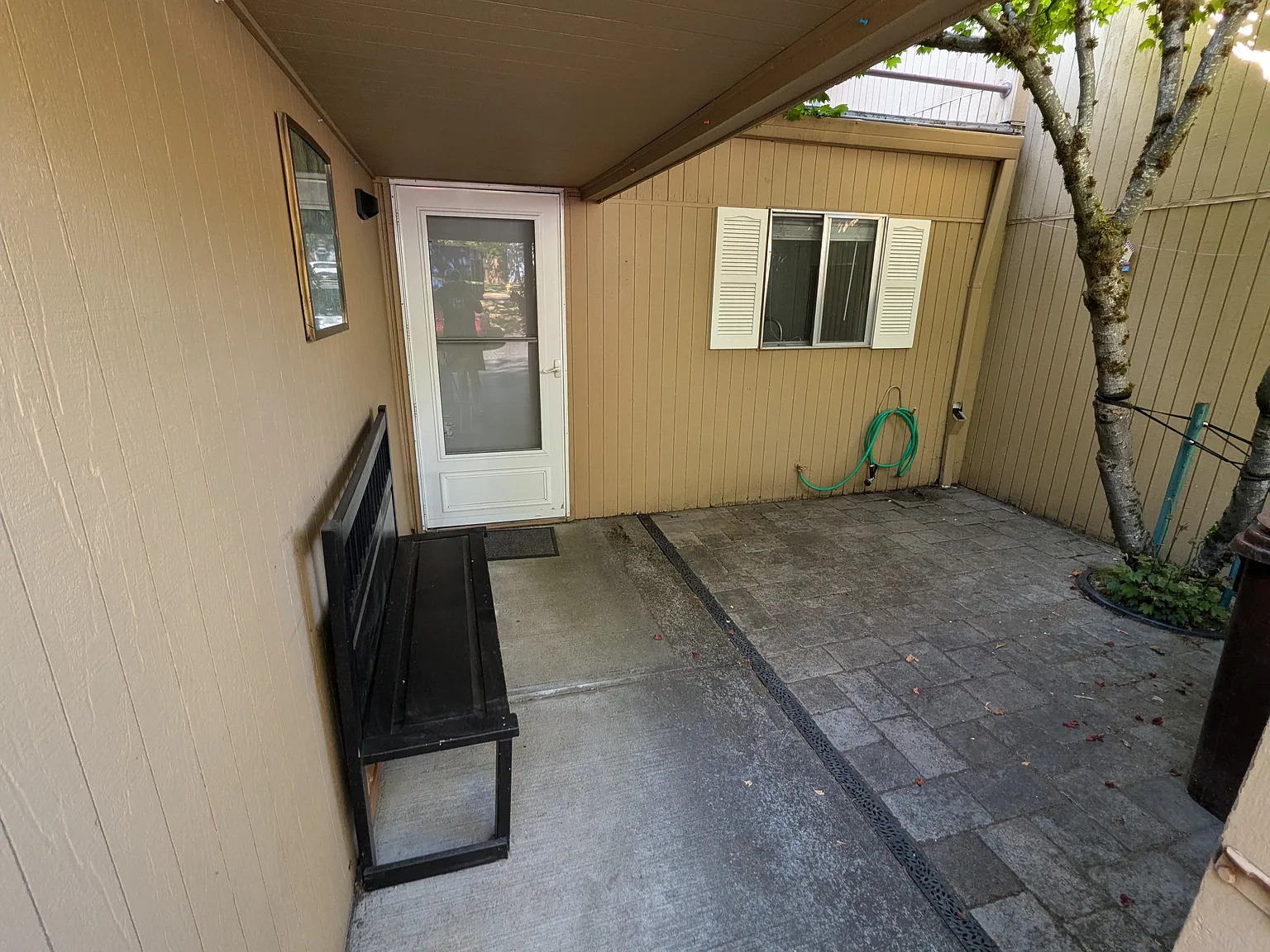 2 bed, 1.5 bath, 1026 sqft, $2,050 — Photo 2