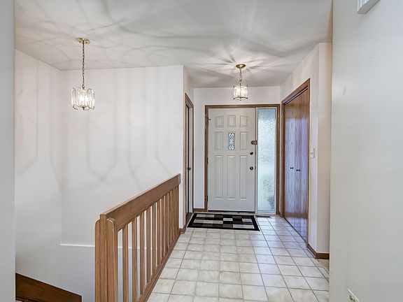 5th image of 41 Castle Rock Ln