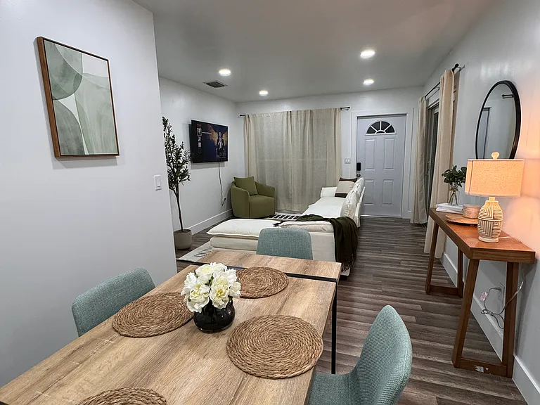 22258 Beverly Ave — Photo 2