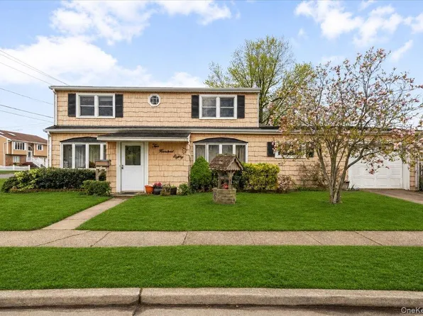 280 Division Avenue, Massapequa, NY 11758