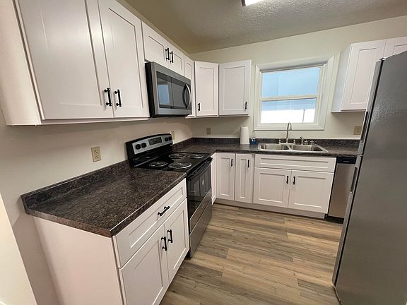 3rd image of 419 Dooley St