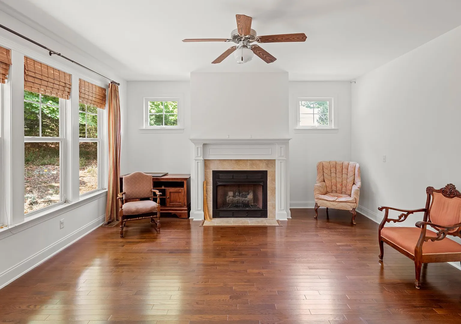 Fantastic Home in the Biltmore Lake Community — Photo 2