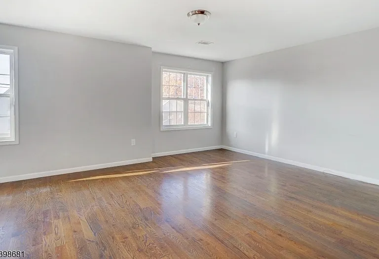 521-523 Walnut St #2 — Photo 8
