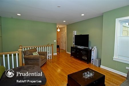 4th image of 4253 N Mozart St #1