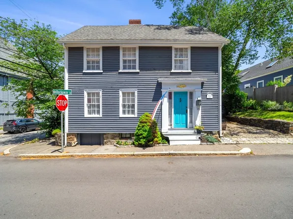 25 Rockaway St, Marblehead, MA 01945