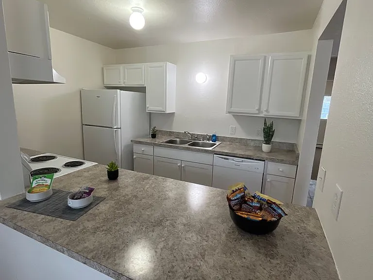 1221 Yarrow St — Photo 1